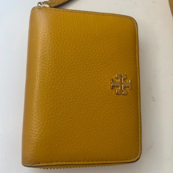 Tory Burch Mustard Yellow Shoulder Bag with crossbody strap and Wallet - Picture 9 of 16